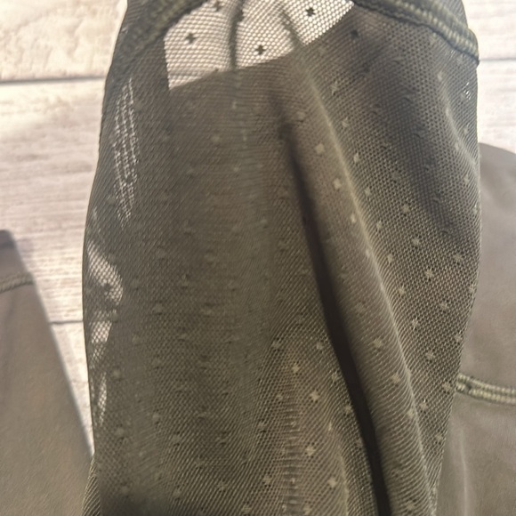 🍋Women’s Lululemon Revitalize 21” Crop size 6🍋 - Picture 5 of 15